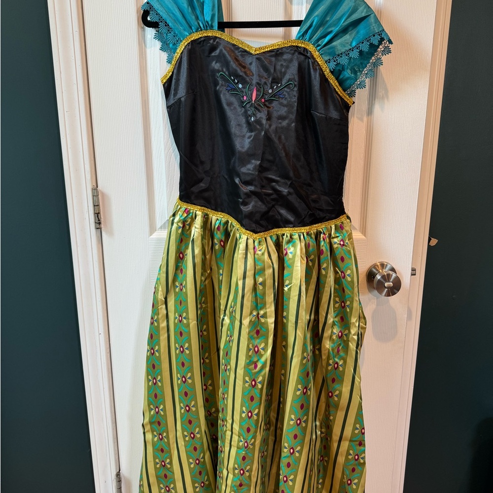 Disney Frozen “Ana” dress-Women’s M